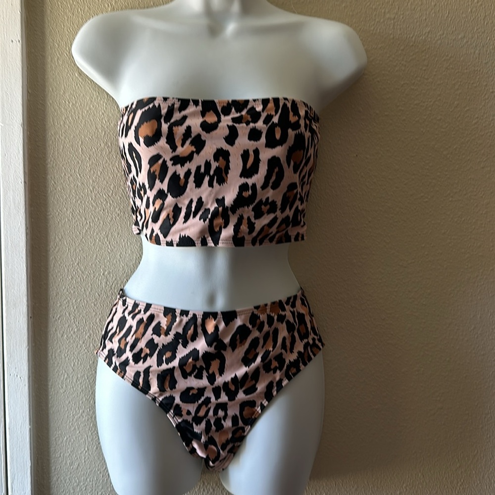 ✨3X25✨ Romwe 2 pc cheetah print bathing suit S